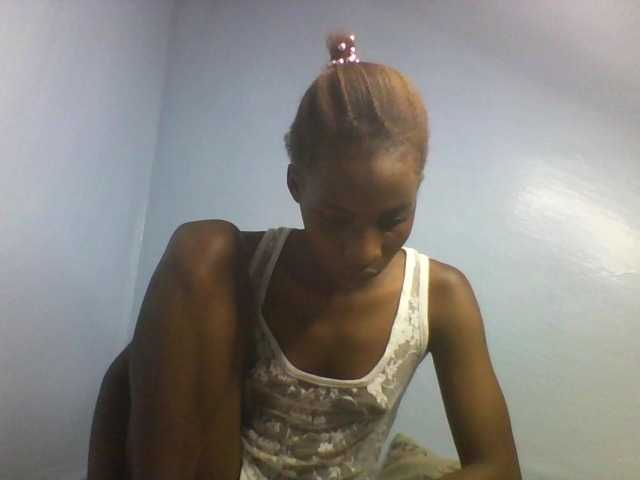 Karembo webcam bongacams model stream image