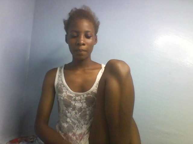 Karembo webcam bongacams model stream image