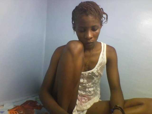 Karembo webcam bongacams model stream image