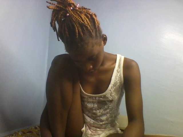 Karembo webcam bongacams model stream image