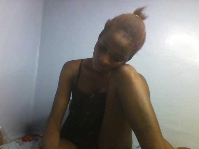 Karembo webcam bongacams model stream image