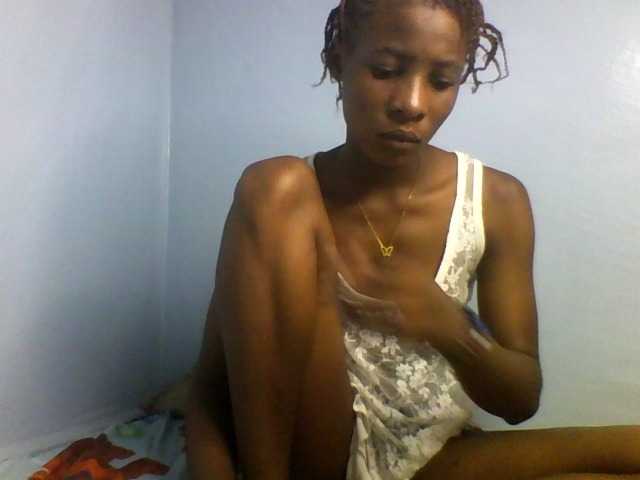 Karembo webcam bongacams model stream image