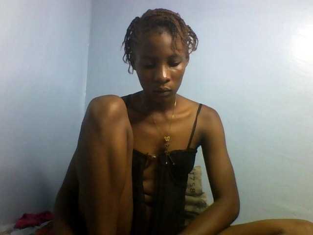 Karembo webcam bongacams model stream image