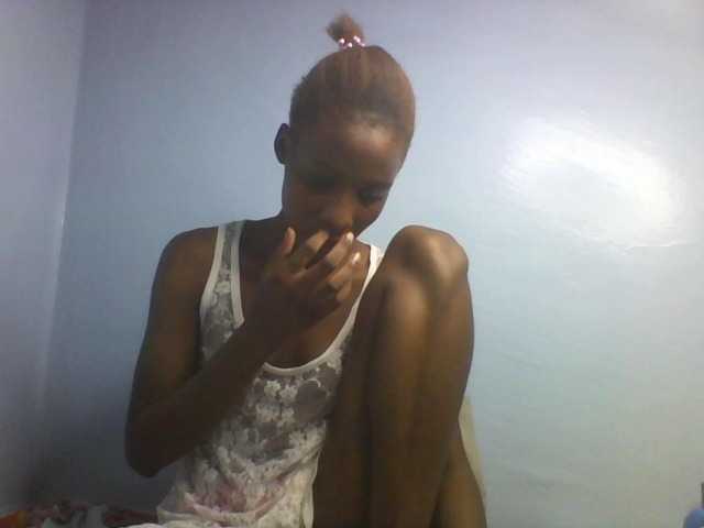 Karembo webcam bongacams model stream image