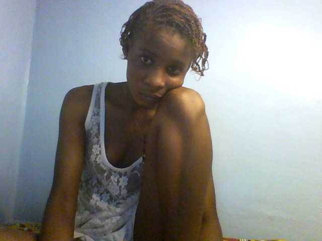 Karembo, live now on BongaCams