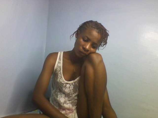 Karembo webcam bongacams model stream image
