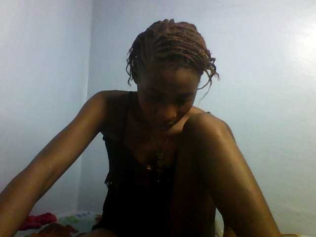 Karembo webcam bongacams model stream image
