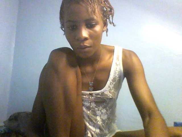 Karembo, live now on BongaCams