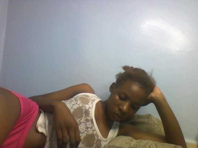Karembo webcam bongacams model stream image