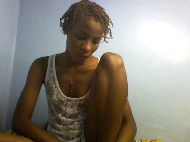 Karembo, live now on BongaCams