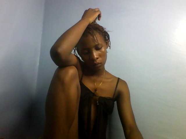 Karembo webcam bongacams model stream image
