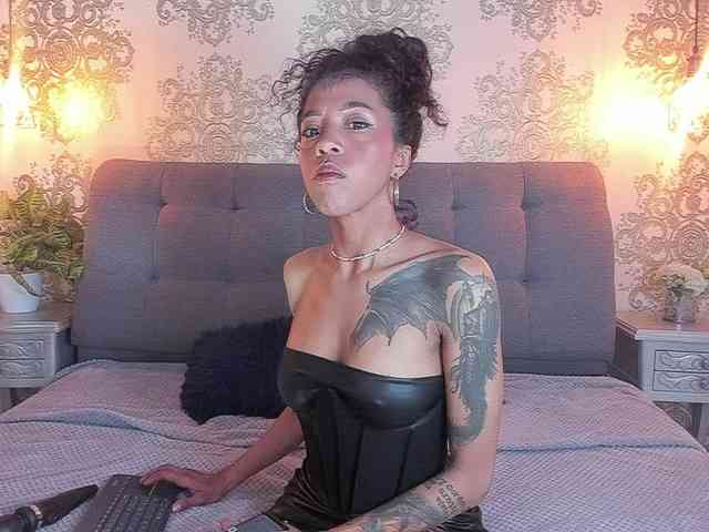 Model: indigovelvet