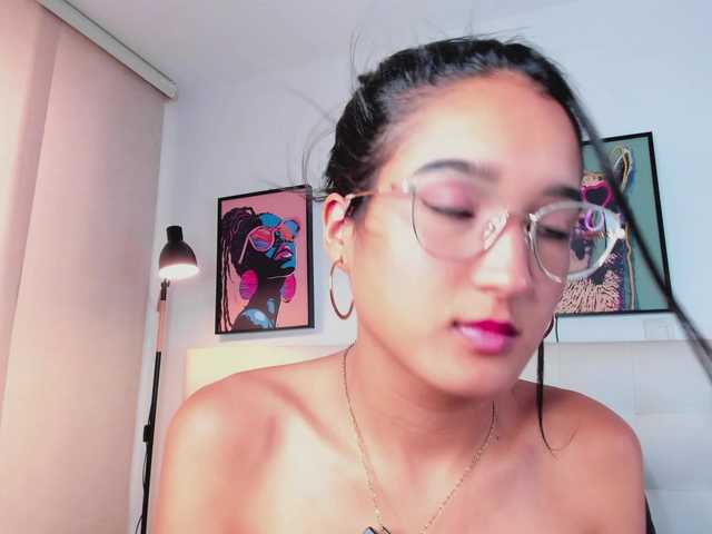 MiaMoretti live cam on BongaCams