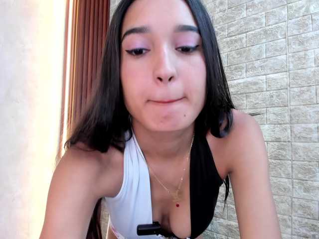 MiaMoretti live cam on BongaCams