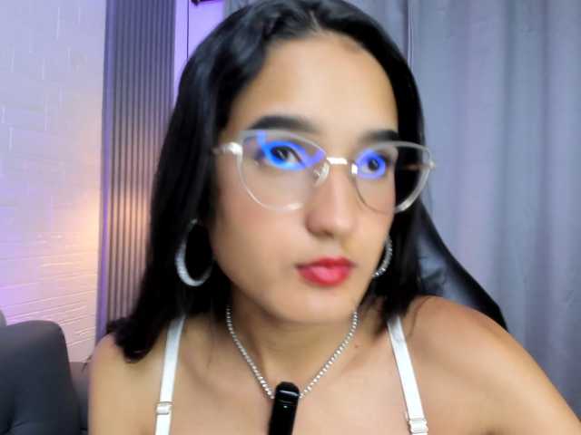 MiaMoretti live cam on BongaCams