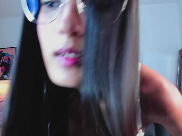 MiaMoretti live cam on BongaCams