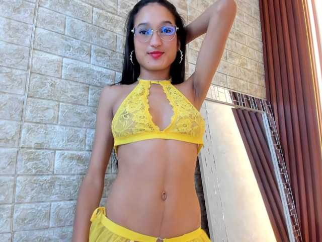 MiaMoretti live cam on BongaCams