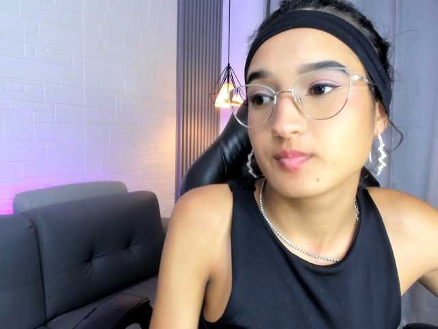 MiaMoretti live cam on BongaCams