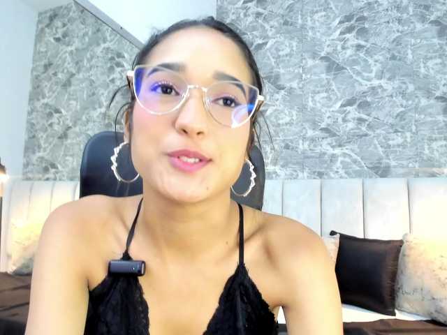 MiaMoretti live cam on BongaCams