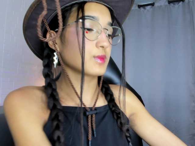 MiaMoretti live cam on BongaCams