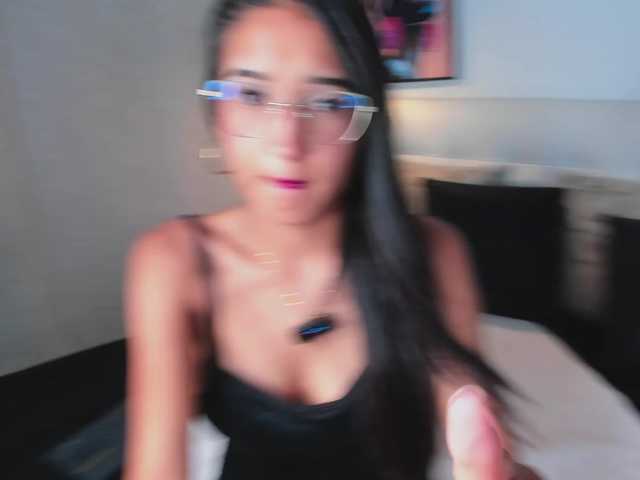 MiaMoretti live cam on BongaCams