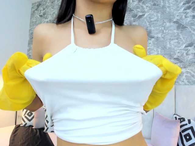 MiaMoretti live cam on BongaCams