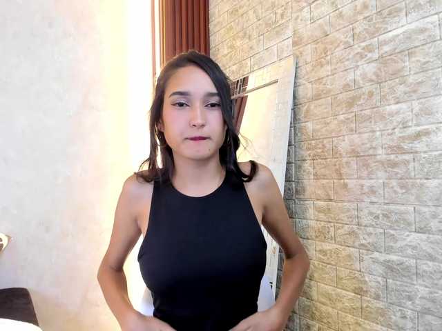 MiaMoretti live cam on BongaCams