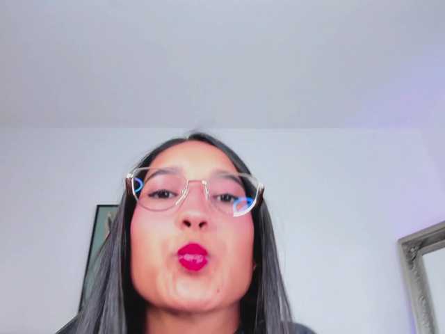 MiaMoretti live cam on BongaCams