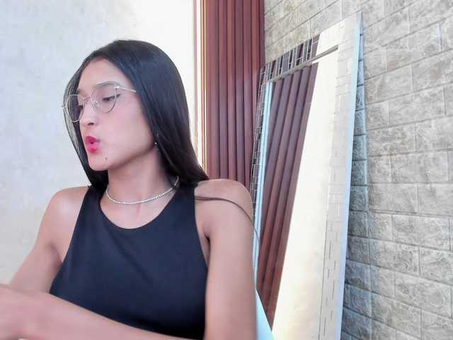 MiaMoretti live cam on BongaCams