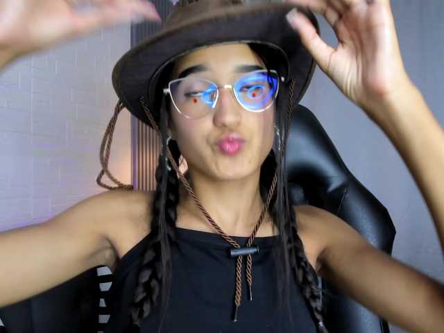 MiaMoretti live cam on BongaCams