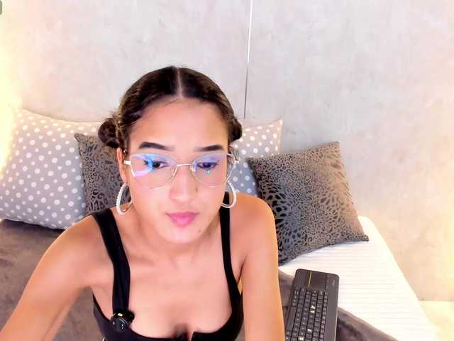 MiaMoretti live cam on BongaCams
