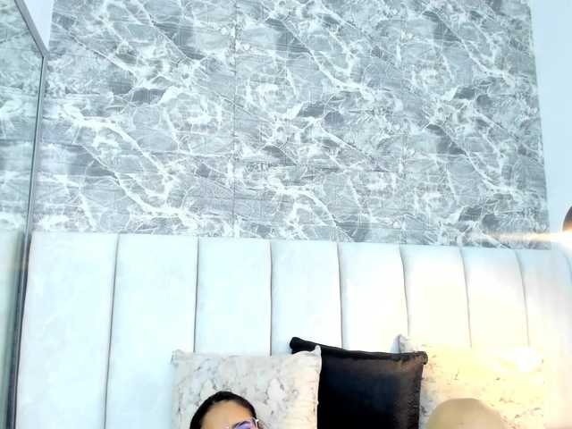 MiaMoretti live cam on BongaCams