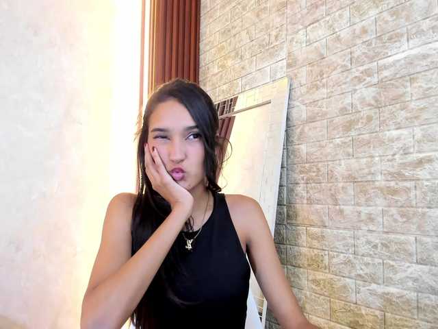 MiaMoretti live cam on BongaCams