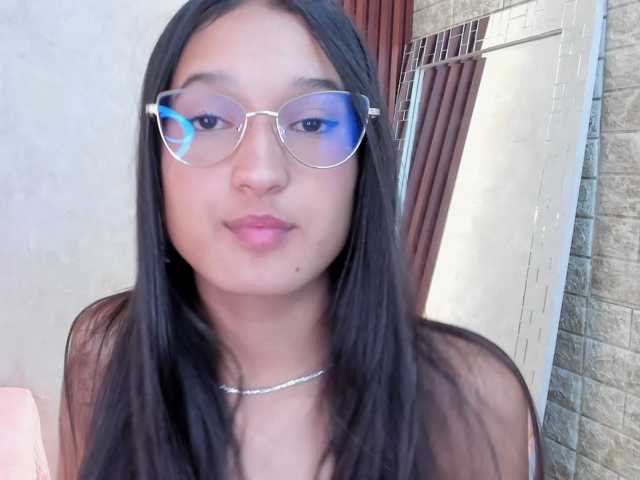 MiaMoretti live cam on BongaCams