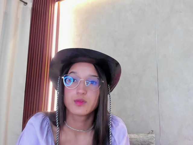 MiaMoretti live cam on BongaCams