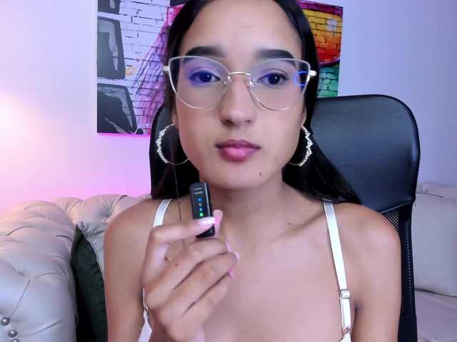 MiaMoretti live cam on BongaCams