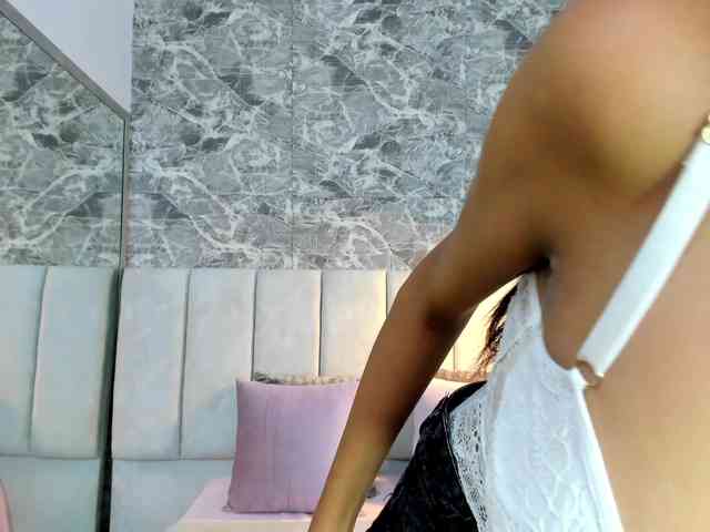 MiaMoretti webcam
