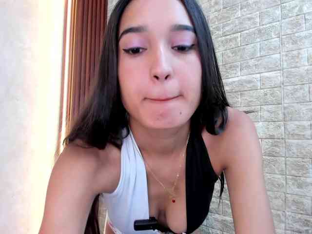 MiaMoretti webcam