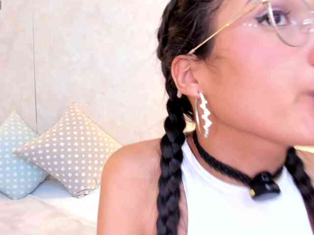 MiaMoretti webcam