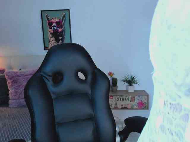 MiaMoretti webcam