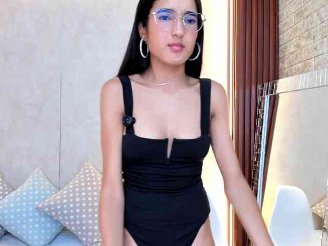 MiaMoretti webcam