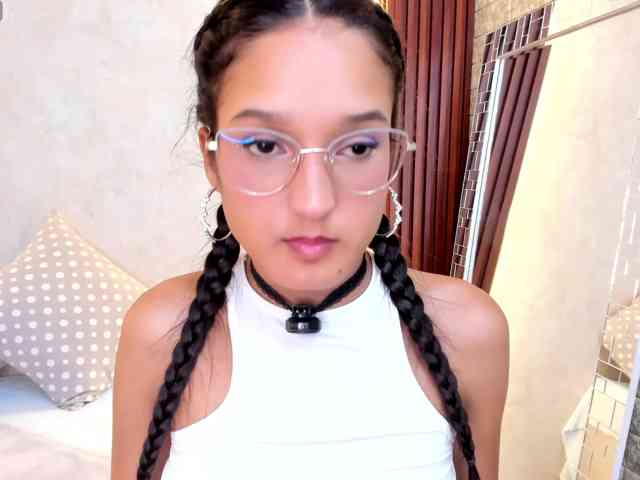 MiaMoretti webcam