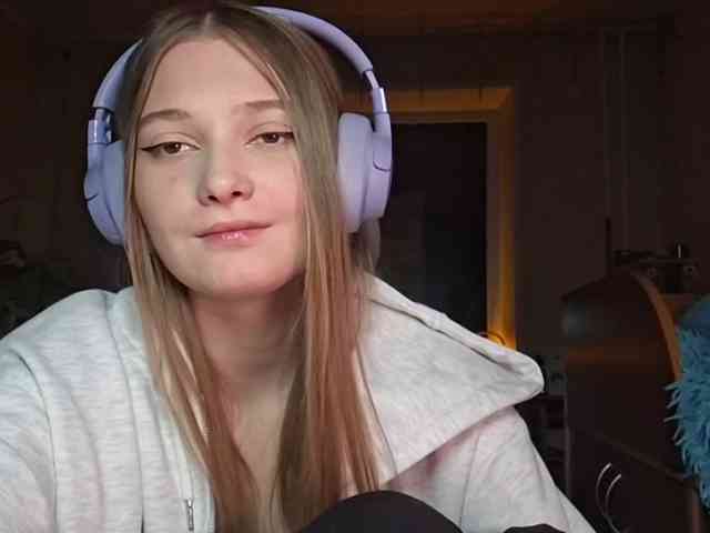 Model: DoreenSedor