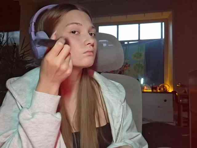 Model: DoreenSedor