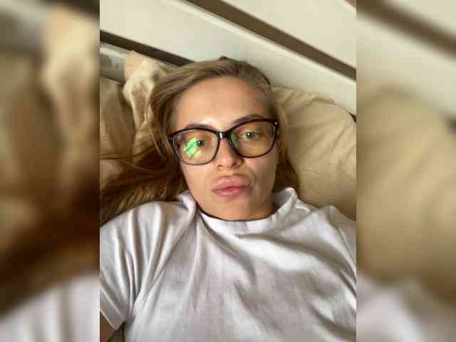 CandyGpussy webcam