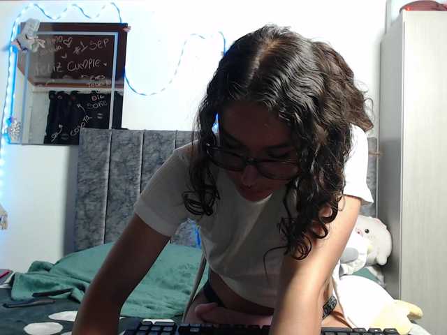 zaralong live cam on BongaCams