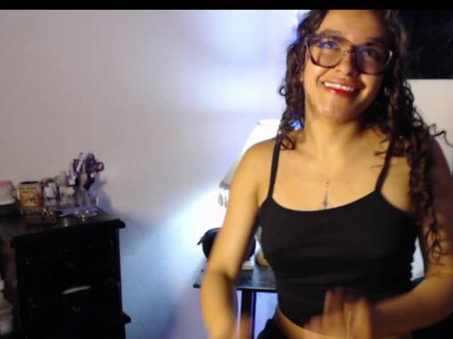 zaralong live cam on BongaCams