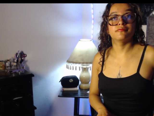 zaralong live cam on BongaCams