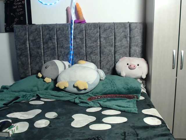 zaralong live cam on BongaCams