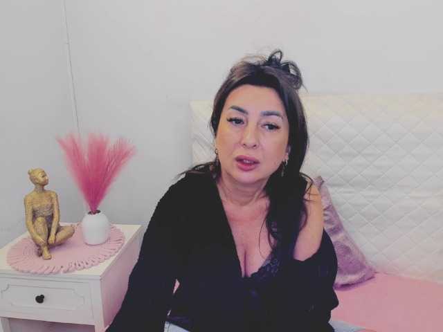 Chat with CelineQueenX live cam
